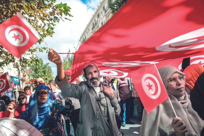 Marcha del Frente de Salvación Nacional en oposición al presidente Kais Saied, el 15 de octubre en Túnez. · Foto: Chedly Ben Ibrahim / Hans Lucas / AFP