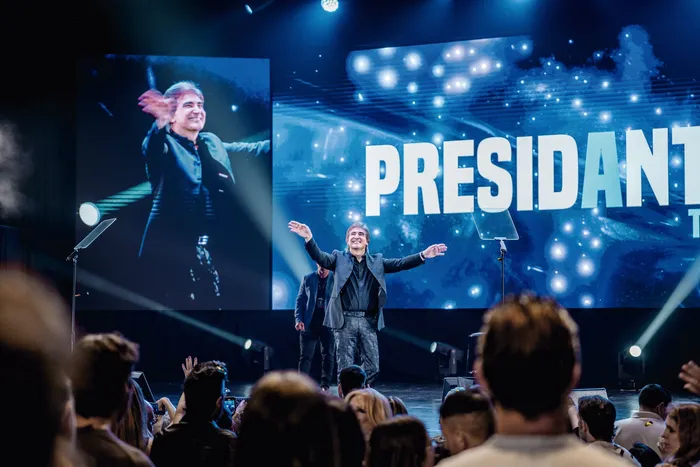 Dante Gebel durante el espectáculo _PresidAnte_. · Foto: Sin datos de autoría / difusión prensa