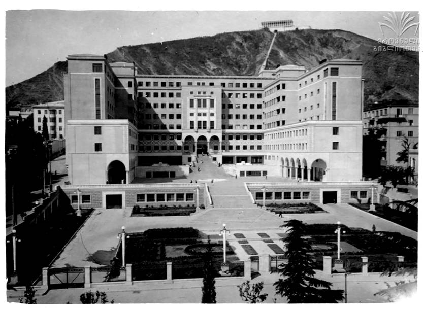 le monde 46 - Memorias de concreto y utopía 02