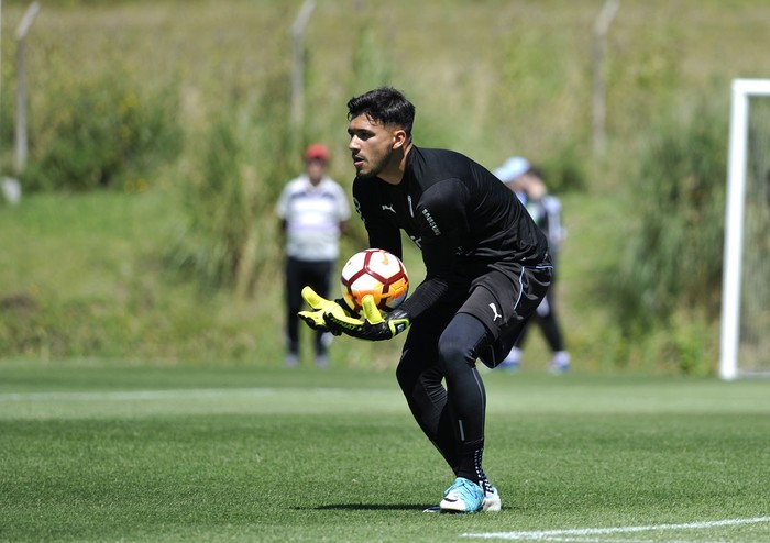 Renzo Rodríguez, durante la práctica de la selección uruguaya sub 20, el domingo en el Complejo Uruguay Celeste.  · Foto: Federico Gutiérrez