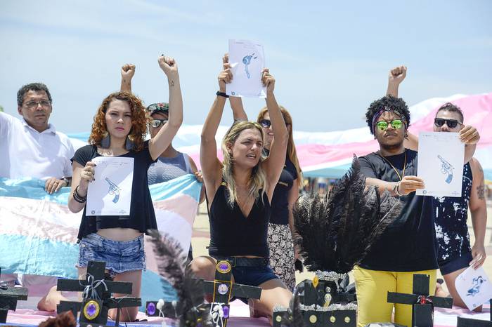 Movilización en la playa de Copacabana, Río de Janeiro, por las víctimas de la transfobia en Brasil (archivo, enero de 2017). · Foto: Tomaz Silva, Agência Brasil 