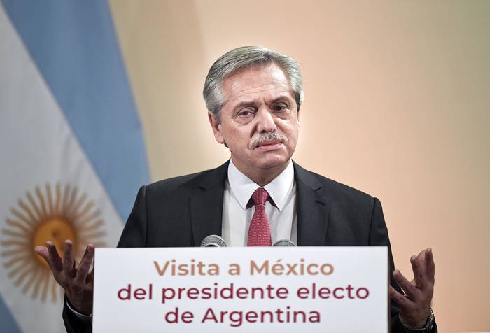 Alberto Fernández durante una conferencia de prensa, en el Palacio Nacional de Ciudad de México, el 4 de noviembre. · Foto: Pedro Pardo, AFP