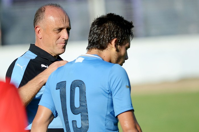 Fabían Coito y Juan Manuel Boselli, durante un partido amistoso (archivo, abril de 2018) · Foto: Pablo Vignali