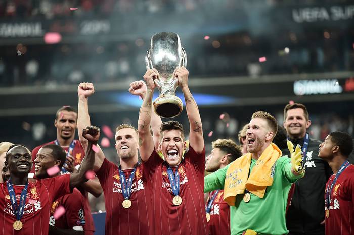 Jugadores de Liverpool al ganar la Supercopa de la UEFA 2019, en el Besiktas Park Stadium, en Estambul.  · Foto: Ozan Kose, AFP