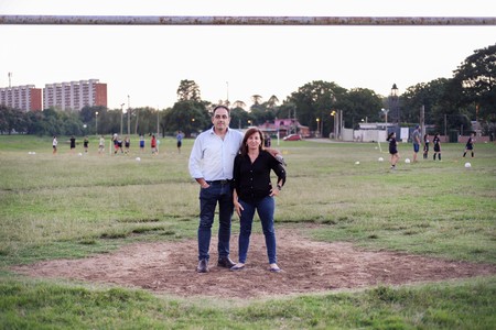Javier Saavedra y Graciela Rebollo, en el Parque Rivero.
· Foto: Natalia Rovira Javier Saavedra y Graciela Rebollo, en el Parque Rivero.
· Foto: Natalia Rovira