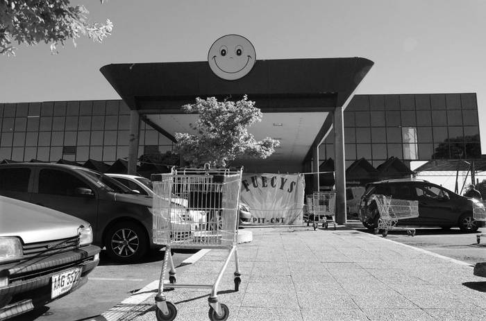 Supermercado Devoto en el barrio Sayago. Foto: Alessandro Maradei (archivo, diciembre de 2014)