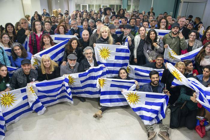 Reunión de artistas y trabajadores de la cultura en La Huella de Seregni, el 4 de noviembre, para apoyar la candidatura de Daniel Martínez en el balotaje.  · Foto: Santiago Mazzarovich, adhocfotos