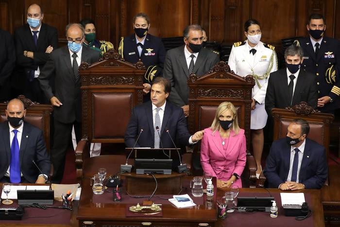 El presidente Luis Lacalle Pou, durante su discurso ante la Asamblea General.  · Foto: Raúl Martínez, EFE