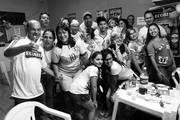 Hinchas de Brasil durante la transmisión del encuentro entre Brasil y México en el bar New Burguer Canaan, en Sete Lagoas (Brasil). / Foto: Sandro Pereyra