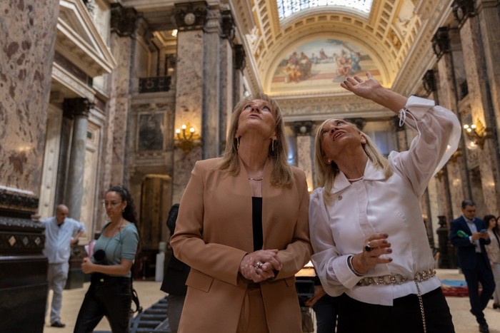 Carolina Cosse y Beatriz Argimón, el 28 de noviembre, en el Salón de los Pasos Perdidos en el Parlamento · Foto: Ernesto Ryan