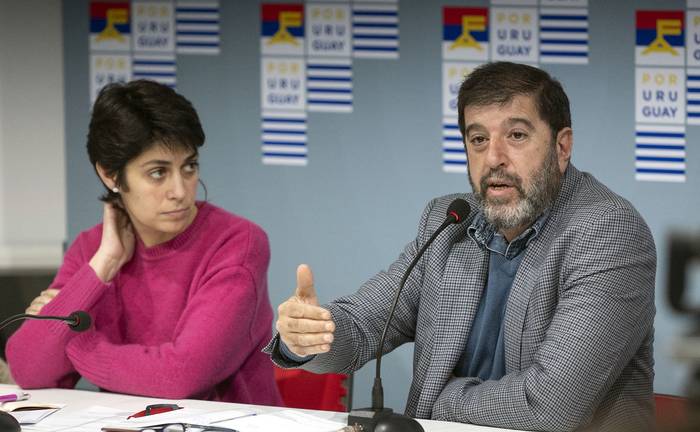 Verónica Piñeiro y Fernando Pereira, en conferencia de prensa, en La Huella de Seregni (18.09.2023). · Foto: Alessandro Maradei