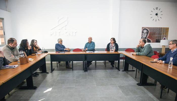 Reunión del PIT-CNT y el Frente Amplio en la sede de la central (08.05.2023). · Foto: Alessandro Maradei