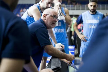 Gerardo Jauri durante un minuto de tiempo. · Foto: Fiba Americup