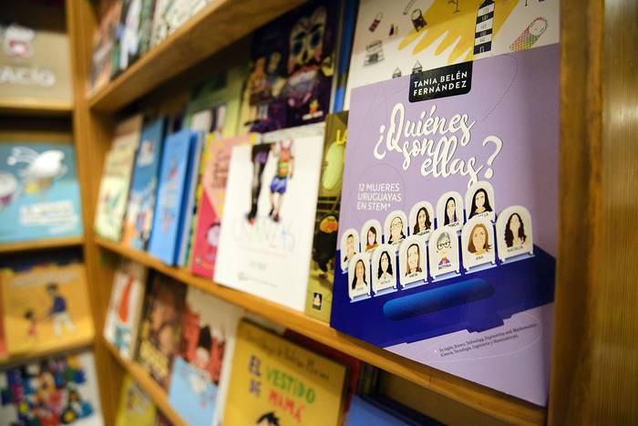 Libros feministas infantiles en la librería La lupa. · Foto: Mara Quintero