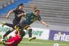 Stefany Suárez, de Peñarol y Milagros López, de Progreso, el 4 de octubre en el Estadio Charrua. · Foto: Ernesto Ryan Stefany Suárez, de Peñarol y Milagros López, de Progreso, el 4 de octubre en el Estadio Charrua. · Foto: Ernesto Ryan