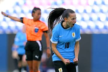 Belén Aquino tras el gol a Perú, el 18 de julio, en el estadio IDV de Quito. · Foto: Rodrigo Buendía