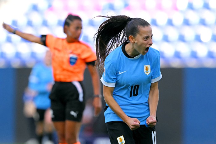 Belén Aquino tras el gol a Perú, el 18 de julio, en el estadio IDV de Quito. · Foto: Rodrigo Buendía Belén Aquino tras el gol a Perú, el 18 de julio, en el estadio IDV de Quito. · Foto: Rodrigo Buendía