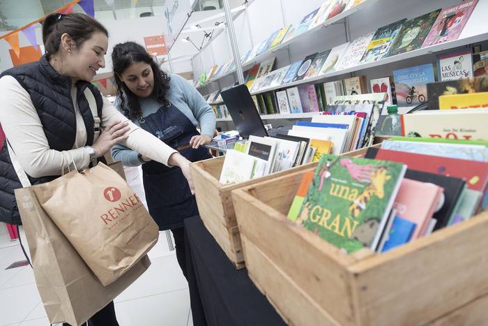 Feria Internacional del Libro en Canelones este miércoles, en Costa Urbana Shopping. · Foto: Camilo dos Santos