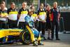 Fernando Alonso, previo a unas vueltas de demostración, antes del Gran Premio de Fórmula Uno de Abu Dhabi, en el Circuito Yas Marina, Emiratos Árabes Unidos (archivo, diciembre de 2020). · Foto: Bryan Lennon, AFP Fernando Alonso, previo a unas vueltas de demostración, antes del Gran Premio de Fórmula Uno de Abu Dhabi, en el Circuito Yas Marina, Emiratos Árabes Unidos (archivo, diciembre de 2020). · Foto: Bryan Lennon, AFP