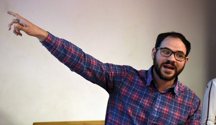 Leonel Rivero en la charla sobre protección de trayectorias en UTU.

 · Foto: Federico Gutiérrez