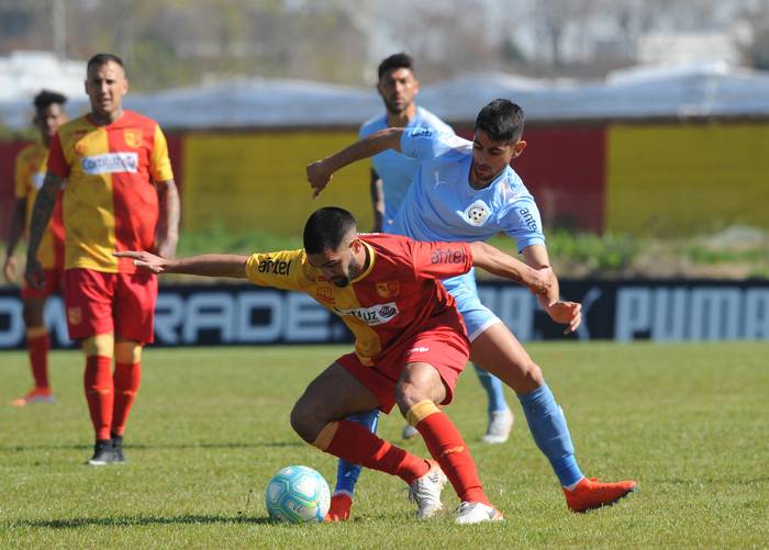 Villa Española y Torque, en el estadio Obdulio Varela. · Foto: Federico Gutiérrez