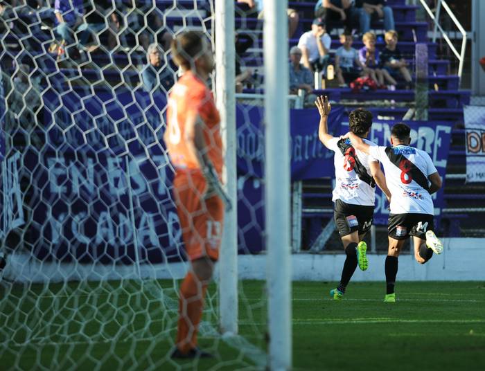 Nicolás Pantaleone, convirtió el segundo gol de Danubio, el de la victoria ante Defensor Sporting, en el estadio Luis Franzini.  · Foto: Federico Gutiérrez