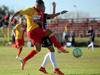 Juan Moreira, de Villa Española, y Santiago Vargas, de Tacuarembó, en el estadio Obdulio Varela. · Foto: Federico Gutiérrez Juan Moreira, de Villa Española, y Santiago Vargas, de Tacuarembó, en el estadio Obdulio Varela. · Foto: Federico Gutiérrez