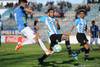 Federico Martinez, de Liverpool, Fedrico Puente y Rodrigo Izquierdo, de Cerro, en el estadio Luis Tróccoli. · Foto: Federico Gutiérrez Federico Martinez, de Liverpool, Fedrico Puente y Rodrigo Izquierdo, de Cerro, en el estadio Luis Tróccoli. · Foto: Federico Gutiérrez