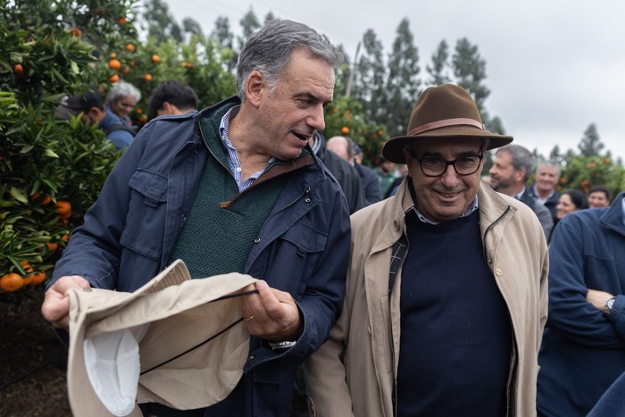 Yamandú Orsi y Alfredo Fratti, el 4 de junio, en Salto. · Foto: Camilo dos Santos, presidencia