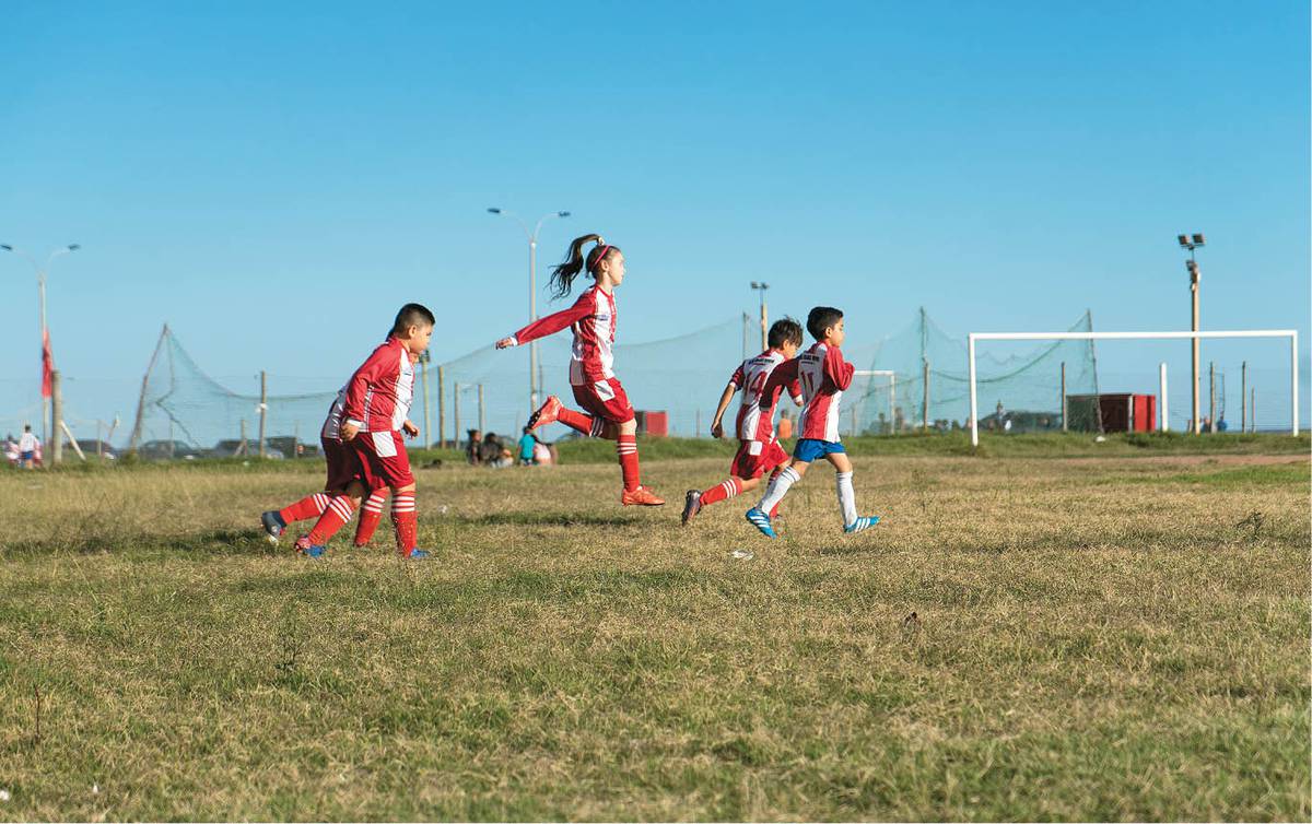 El futuro del fútbol mixto, la diaria