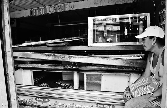 Carniceria del barrio El Valle, en Caracas, luego de los saqueos ocurridos ayer, en las manifestaciones en contra del gobierno de Nicolás Maduro. / Foto: Ronaldo Schemidt, Afp