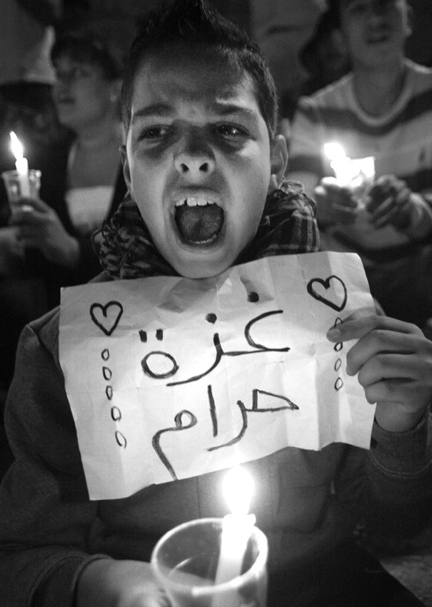 Palestinos se movilizan en el este de Jerusalén, en solidaridad con sus compatriotas de la Franja de Gaza, en el quinto día de ataques israelíes. · Foto:  Mahfouz Abu, Efe