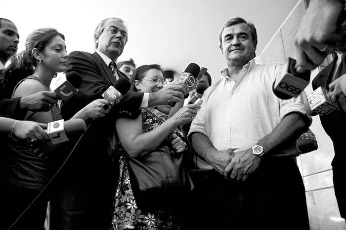 Jorge Larrañaga, previo a conversar con los medios, a su salida del Ministerio de Relaciones Exteriores. · Foto: Victoria Rodríguez