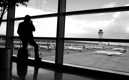 Terminal del aeropuerto Metropolitan de Detroit, el sábado en Michigan (EEUU), tras el intento de atentado en el vuelo 253 de Northwest-Delta, que volaba desde Amsterdam hasta este aeropuerto. · Foto: Efe, Jeff Kowalsky Terminal del aeropuerto Metropolitan de Detroit, el sábado en Michigan (EEUU), tras el intento de atentado en el vuelo 253 de Northwest-Delta, que volaba desde Amsterdam hasta este aeropuerto. · Foto: Efe, Jeff Kowalsky