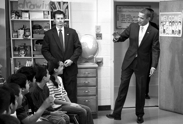 El presidente de Estados Unidos, Barack Obama visita la escuela de enseñanza primaria Graham Road Elementary School en Falls Church, Virginia.  · Foto: Efe, Tripplaar Kristoffe