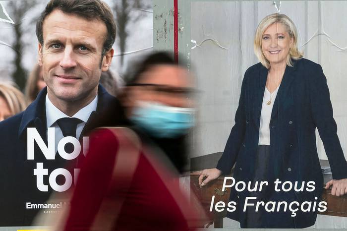 Campaña electoral de Emmanuel Macron y Marine Le Pen, ayer, en Savenay, Francia. · Foto:  Loïc Venance