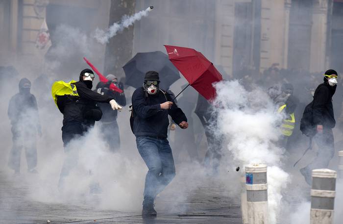 Manifestación contra la reforma de pensiones del presidente francés, en Rennes (07.03.2023). · Foto: Fred Tanneau, AFP