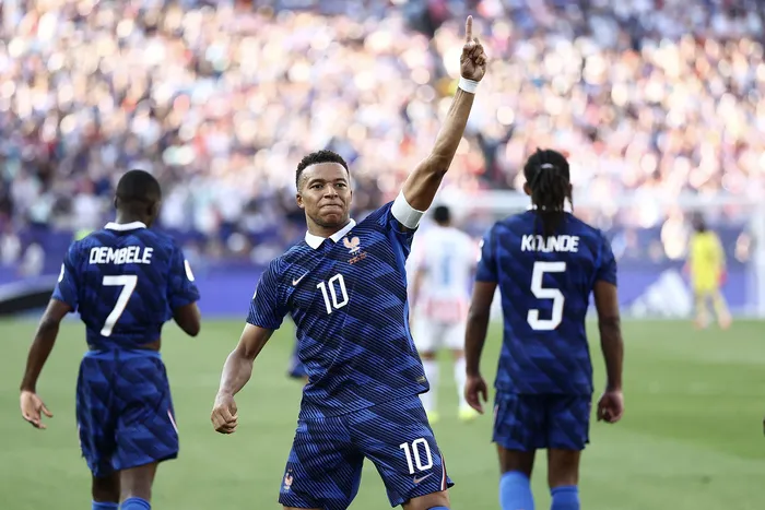 Kylian Mbappe, de Francia, festeja su gol a Paraguay, el 4 de julio en Filadelfia. · Foto: Charly Triballeau, AFP