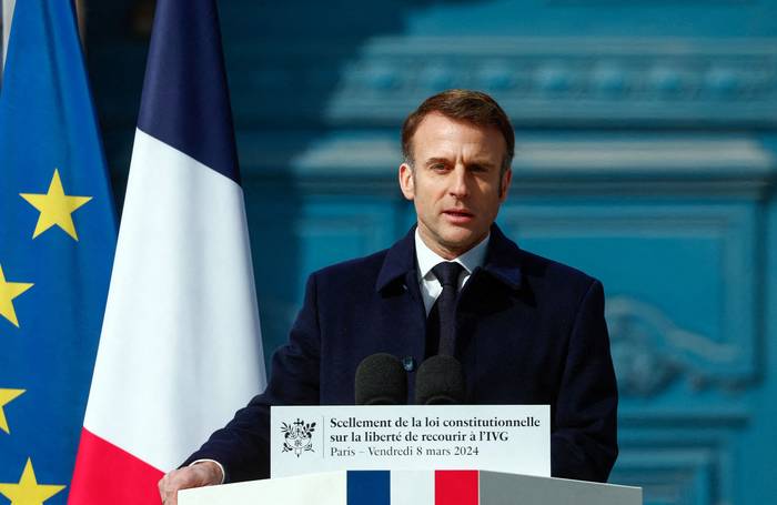 Emmanuel Macron, el 8 de marzo, en París. · Foto: Gonzalo Fuentes, pool, AFP
