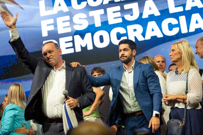 Álvaro Delgado, Andrés Ojeda y Beatriz Argimón en la noche del domingo. · Foto: Gianni Schiaffarino