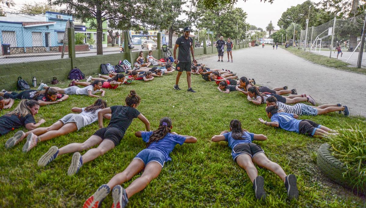 El fútbol femenino gana terreno en Uruguay y apunta a la profesionalización  en todas sus áreas 