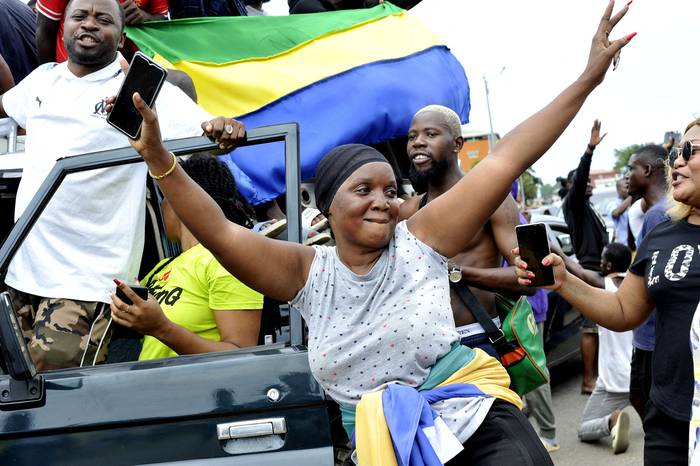 Festejos después del golpe de estado, en Libreville, Gabón (30.08.2023). · Foto: AFP
