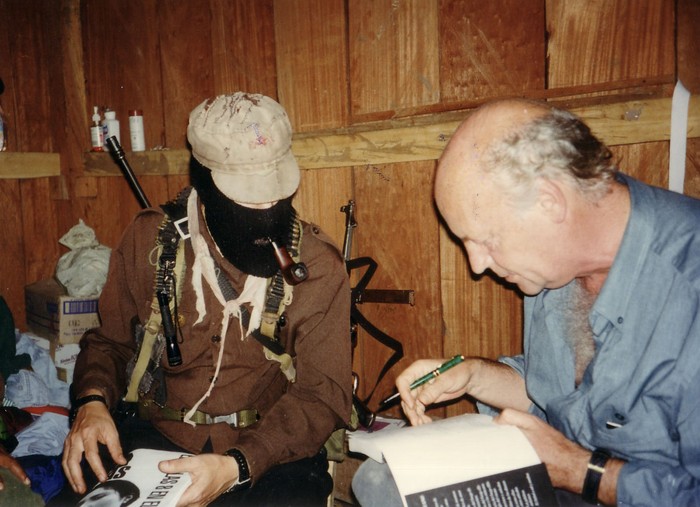Subcomandante Marcos y Eduardo Galeano, Chiapas México, 1996. · Foto: S/D de autor, archivo Galeano - Villagra