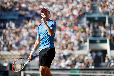 Dominic Thiem después de su victoria sobre Pablo Cuevas en Roland Garros, hoy en París. · Foto: Thomas Samson/ AFP Dominic Thiem después de su victoria sobre Pablo Cuevas en Roland Garros, hoy en París. · Foto: Thomas Samson/ AFP