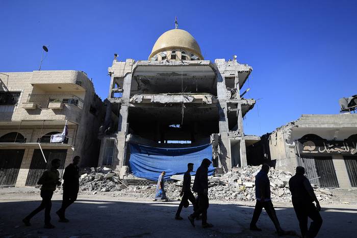 Mezquita de Al-Saqa, dañada durante un ataque israelí, en Khan Yunis, en el sur de la Franja de Gaza (16.11.2023). · Foto: Mahmud Hams,  AFP