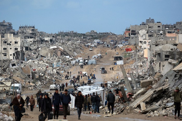 Palestinos desplazados,el 6 de febrero, en Jabalia, en el norte de la Franja de Gaza. · Foto: Bashar Taleb, AFP