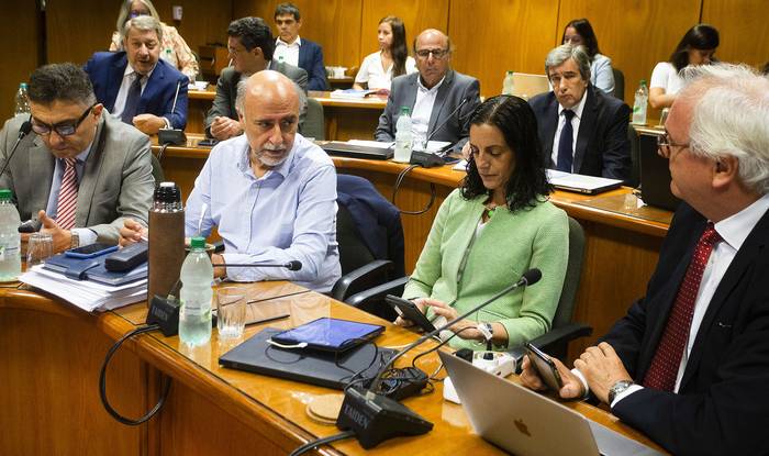 Isaac Alfie, Pablo Mieres, Azucena Arbeleche y Rodolfo Saldain, este miércoles, en la comisión de Seguridad Social del Parlamento. · Foto: Ernesto Ryan