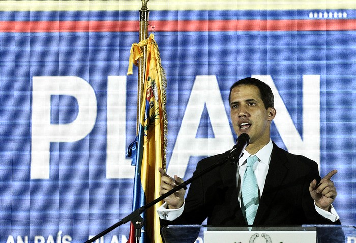 Juan Guaidó, durante la presentación de su plan de gobierno, en el auditorio de la Universidad Central de Venezuela, hoy, en Caracas.  · Foto: Federico Parra