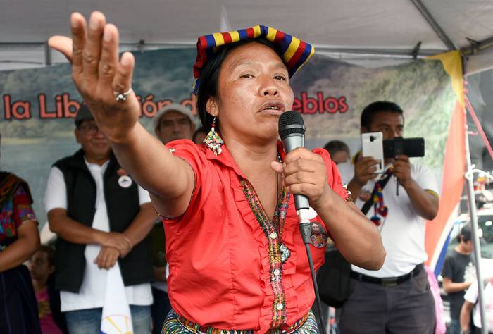 Thelma Cabrera, candidata guatemalteca del partido Movimiento para la Liberación de los Pueblos, durante un acto de campaña en la Plaza de la Constitución, en la Ciudad de Guatemala, el 8 de junio.
 · Foto: Johan Ordonez, AFP