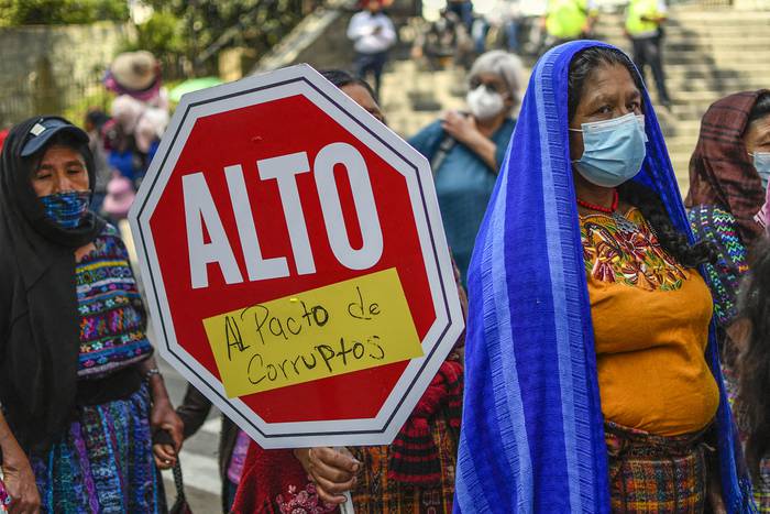 Manifestación para exigir mayores derechos para las mujeres en la Ciudad de Guatemala, el 8 de marzo, durante el Día Internacional de la Mujer. · Foto: Johan Ordonez, AFP